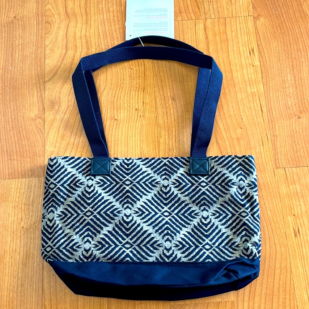NWT Thirty-One Demi Day Bag, “Diamond Weave” pattern, Navy blue main color